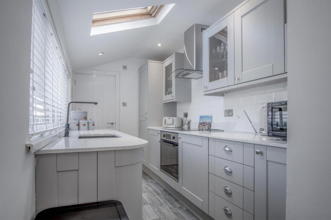 Hawtree Cottage - 2 Bedroom Cottage - Tenby Exterior photo